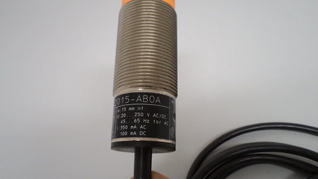 ifm efector induktiver Nährungsschalter II0012 IIA2015-AB0A