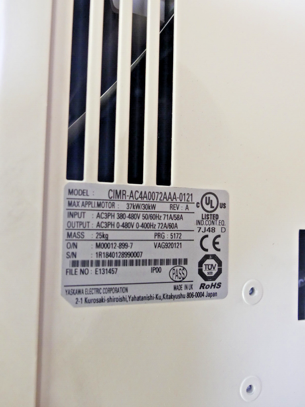 YASKAWA CIMR-AC4A0072AAA-0121  REV.A A1000 FREQUENZUMRICHTER 30/37KW DEFEKT s.B