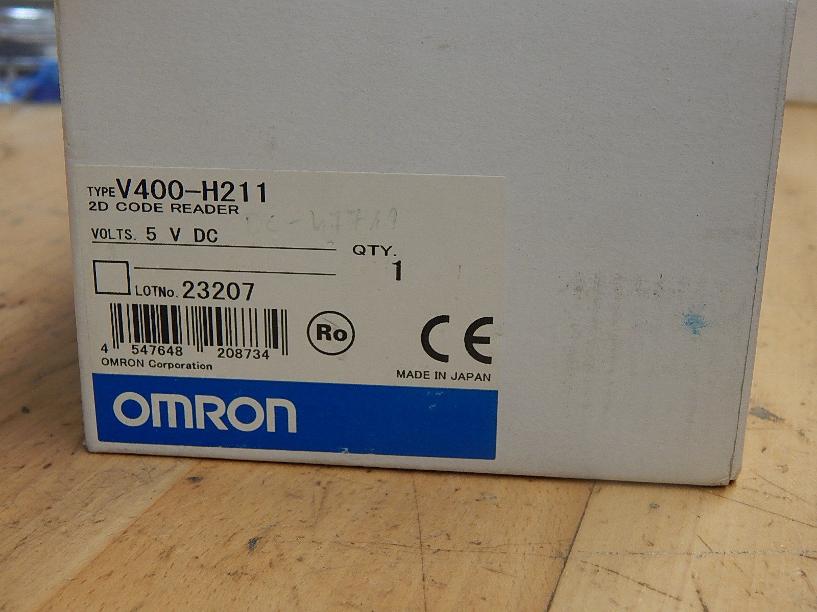 OMRON 2D Code Reader   V400-H211 New