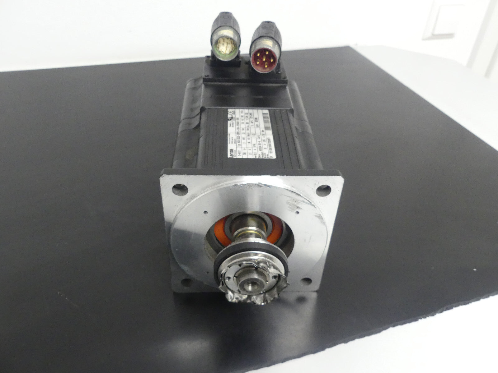 lenze MCS 12D20-SRSP2-A19N-ST5S00N-R0SU  MCS 12D20SRSP2A19NST5S00NR0SU used