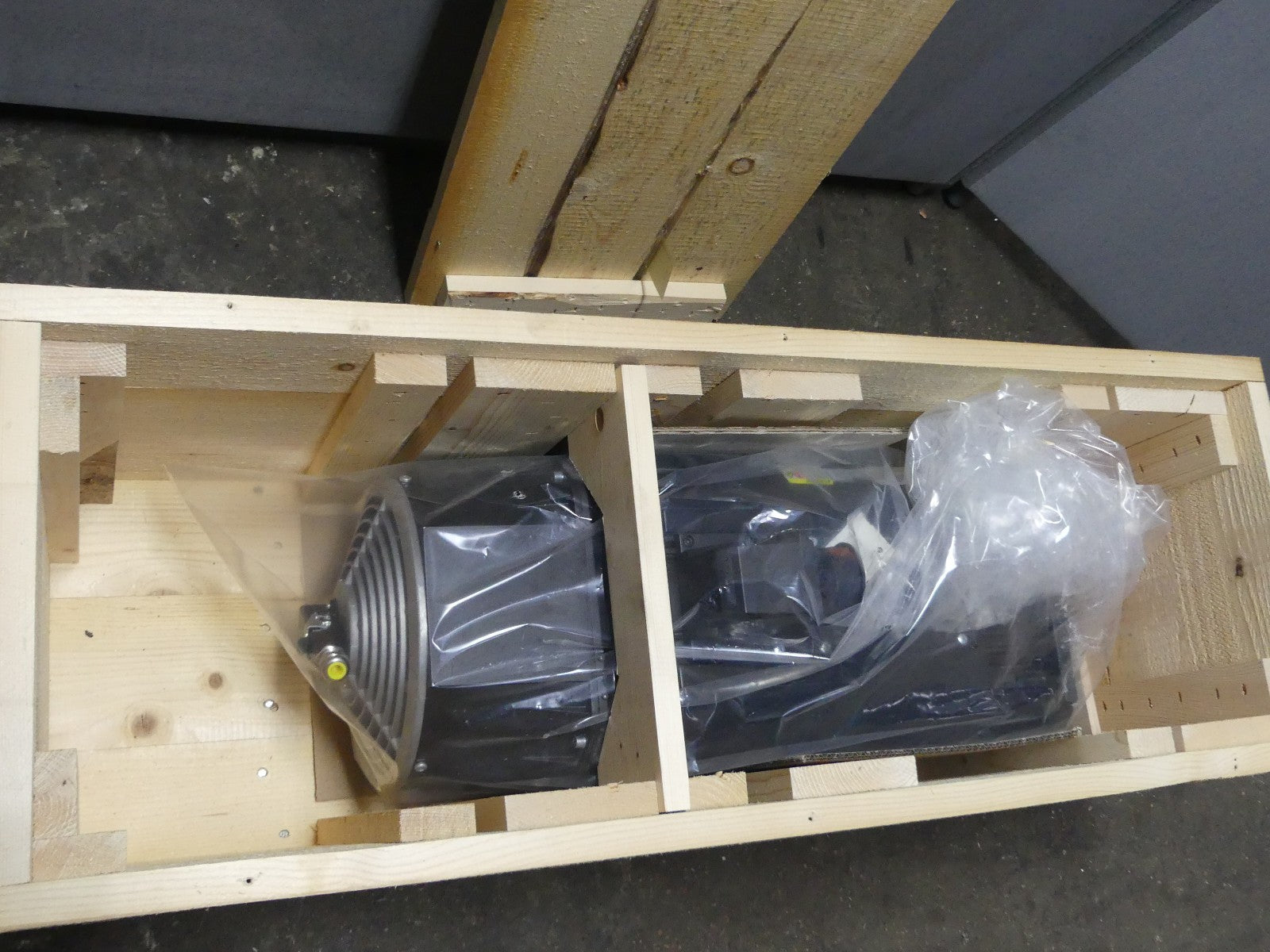 Rexroth  MAD130D-0200-SA-M2-AG0-05-A1