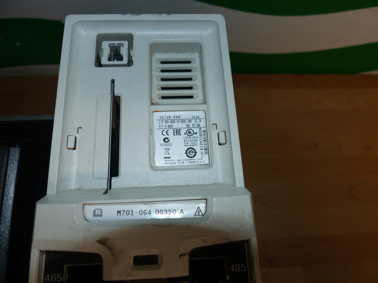 Nidec CONTROL TECHNIQUES UNIDRIVE M700-064 00350A 18.5kW  onhe deckel s.Bilder
