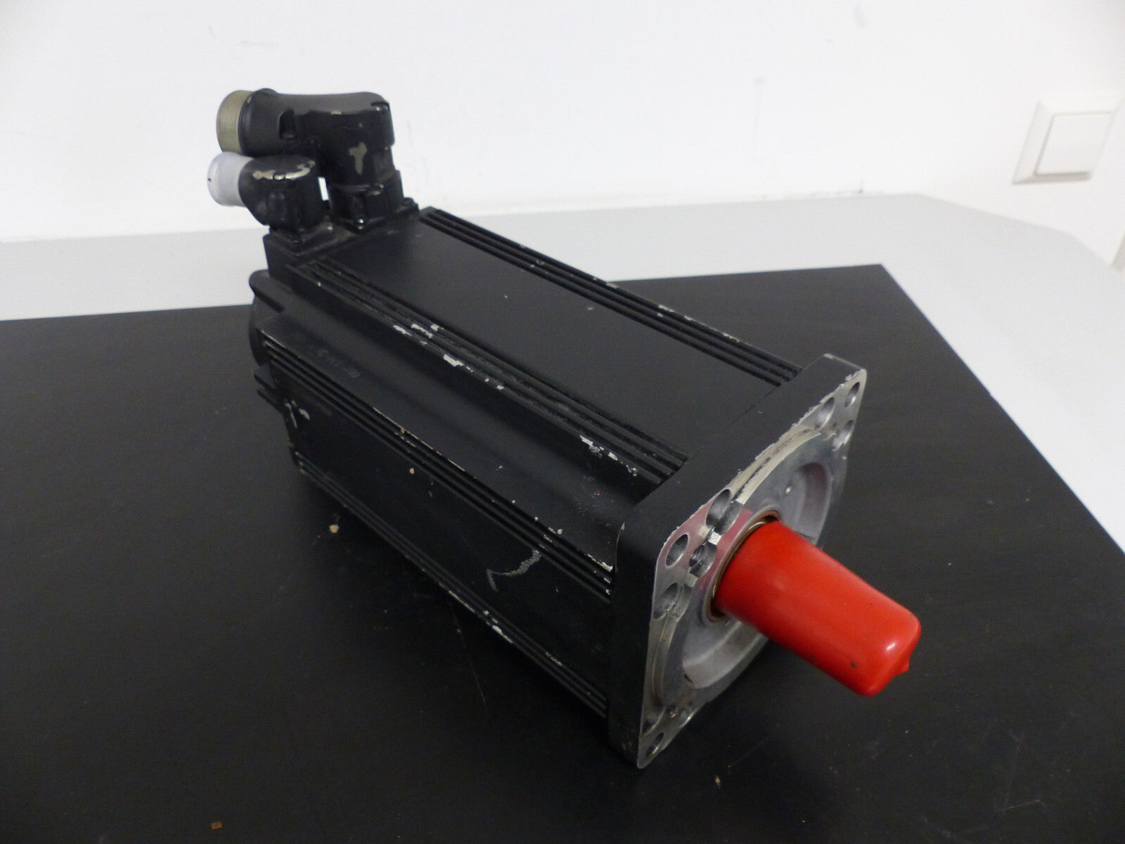 Rexroth 3 ~ Phase Permanent Magnet Motor MSK071C-0200-NN-M1-UG1-NNNN