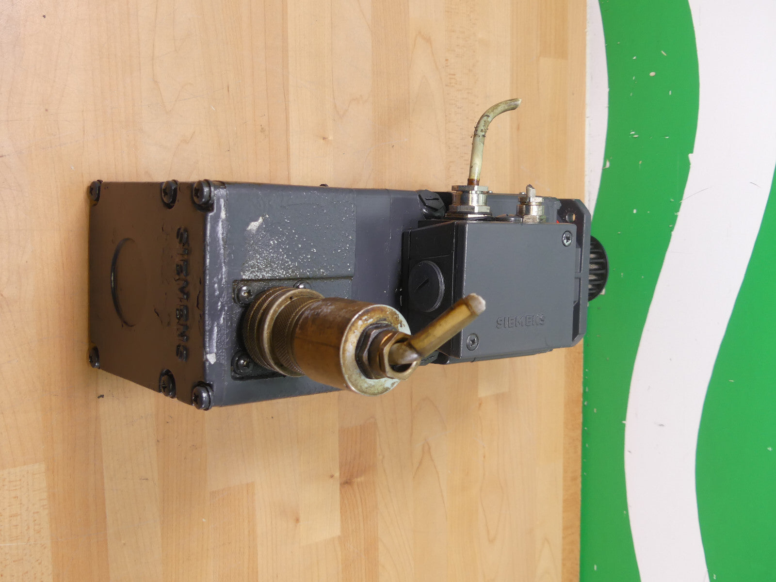 Siemens Permanent Magnet Motor 1HU5040-0AC01-Z    1HU5 040-0AC01-Z