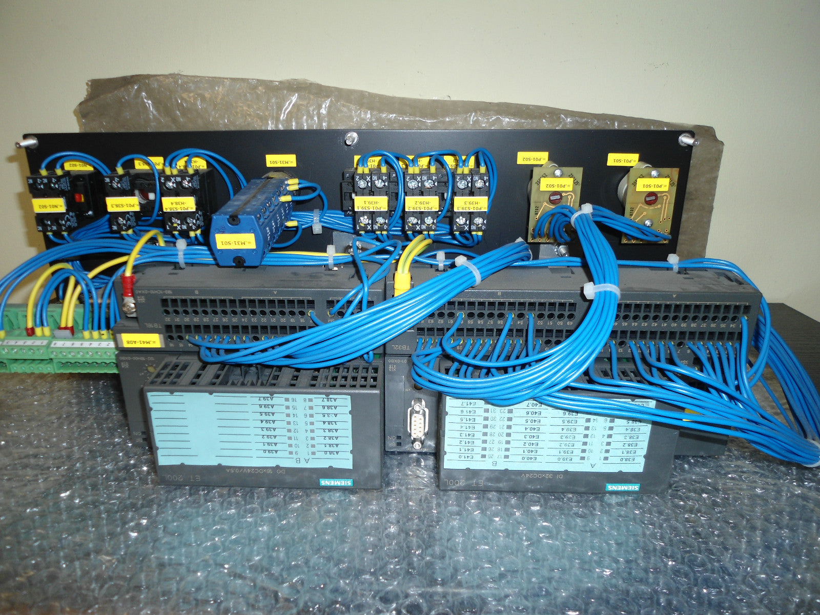 Siemens Bedienterminal  mit  ET 200L 6ES7 131-1BL01-0XB0/6ES7 132-1BH00-0XB0