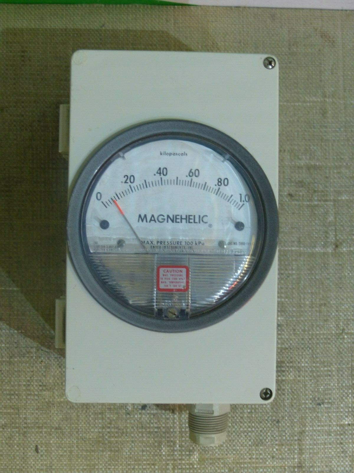 Briem Differenzdruckmessgerät  MD 201 - 10 MB Schaltbereich 0,1 - 1,0 kPa