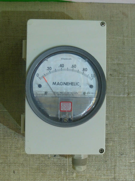 Briem Differenzdruckmessgerät  MD 201 - 10 MB Schaltbereich 0,1 - 1,0 kPa