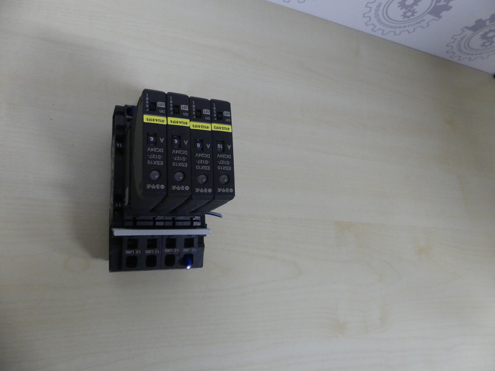 4 x E-T-A ESX10-S127-DC24V-1A-10A