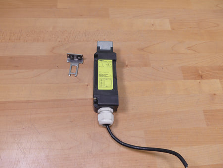 IDEC Electromagnetic Safety Switch HS5L-XD7Y4M