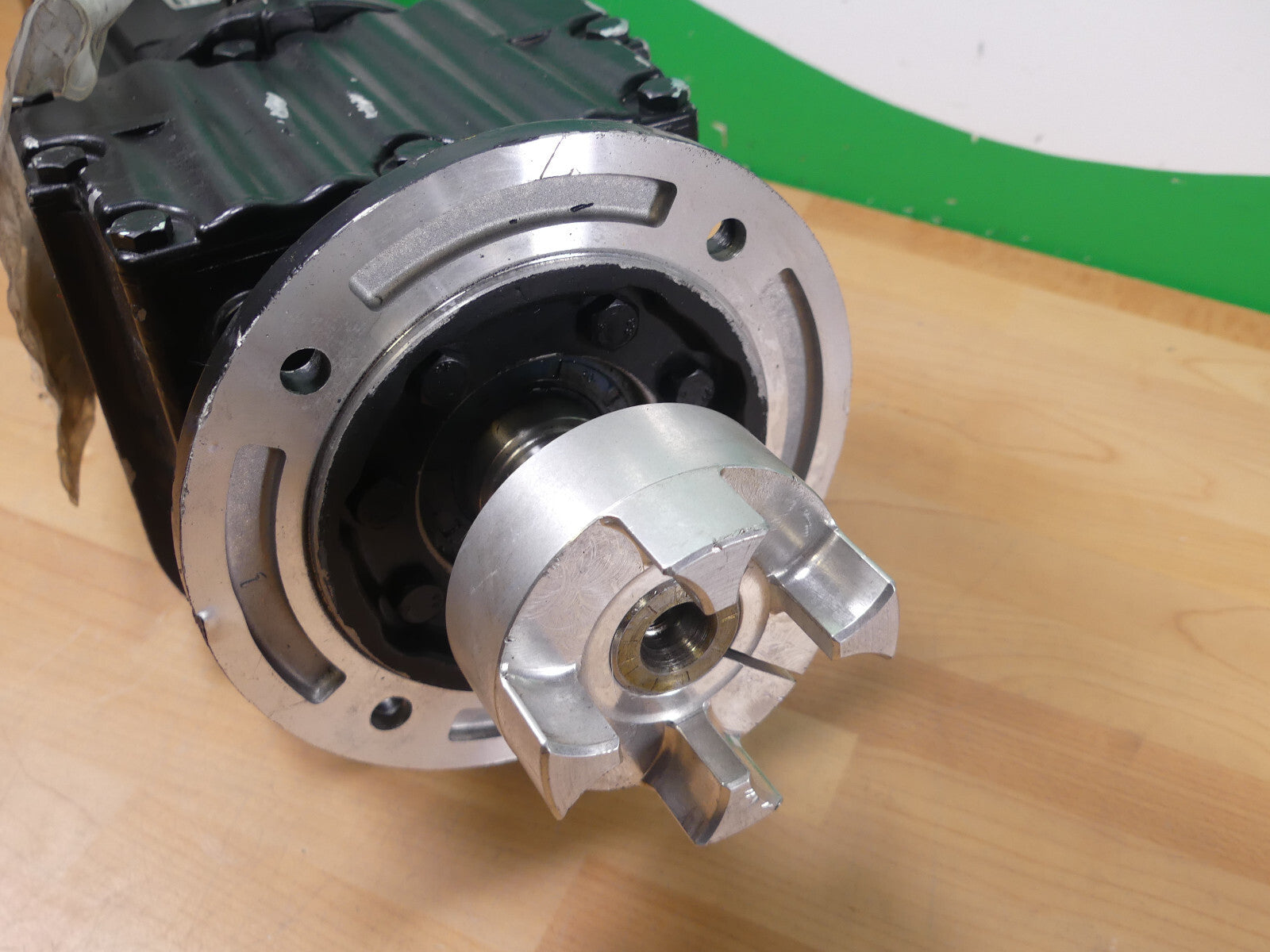 SEW RF27CMP63S/BP/KY/AK0H/SB1 Servomotor mit Getriebe