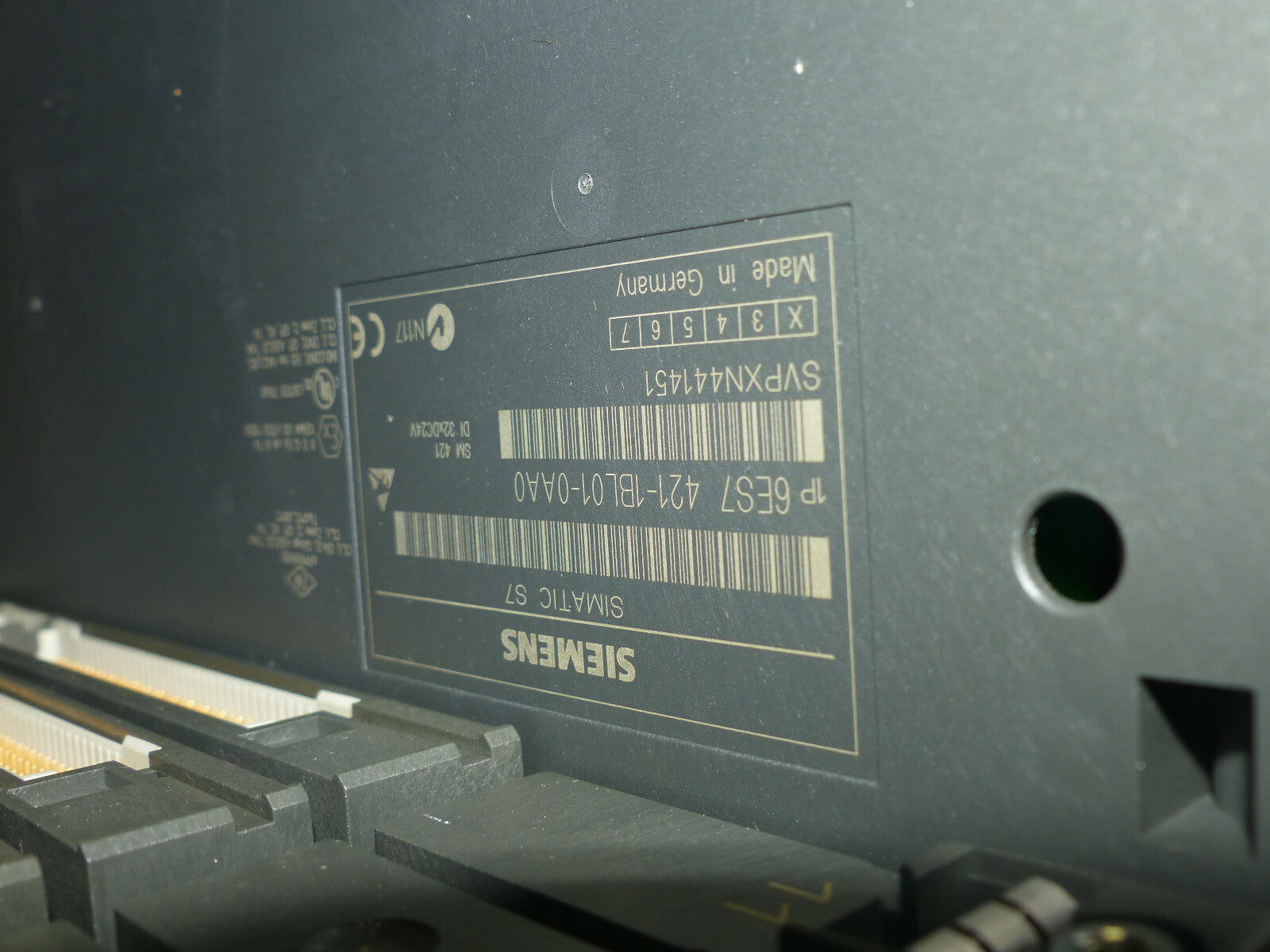 Siemens 6ES7 461-3AA01-0AA0 (Schraube beschädigt) + 6ES7 422-1BL00-0AA0 