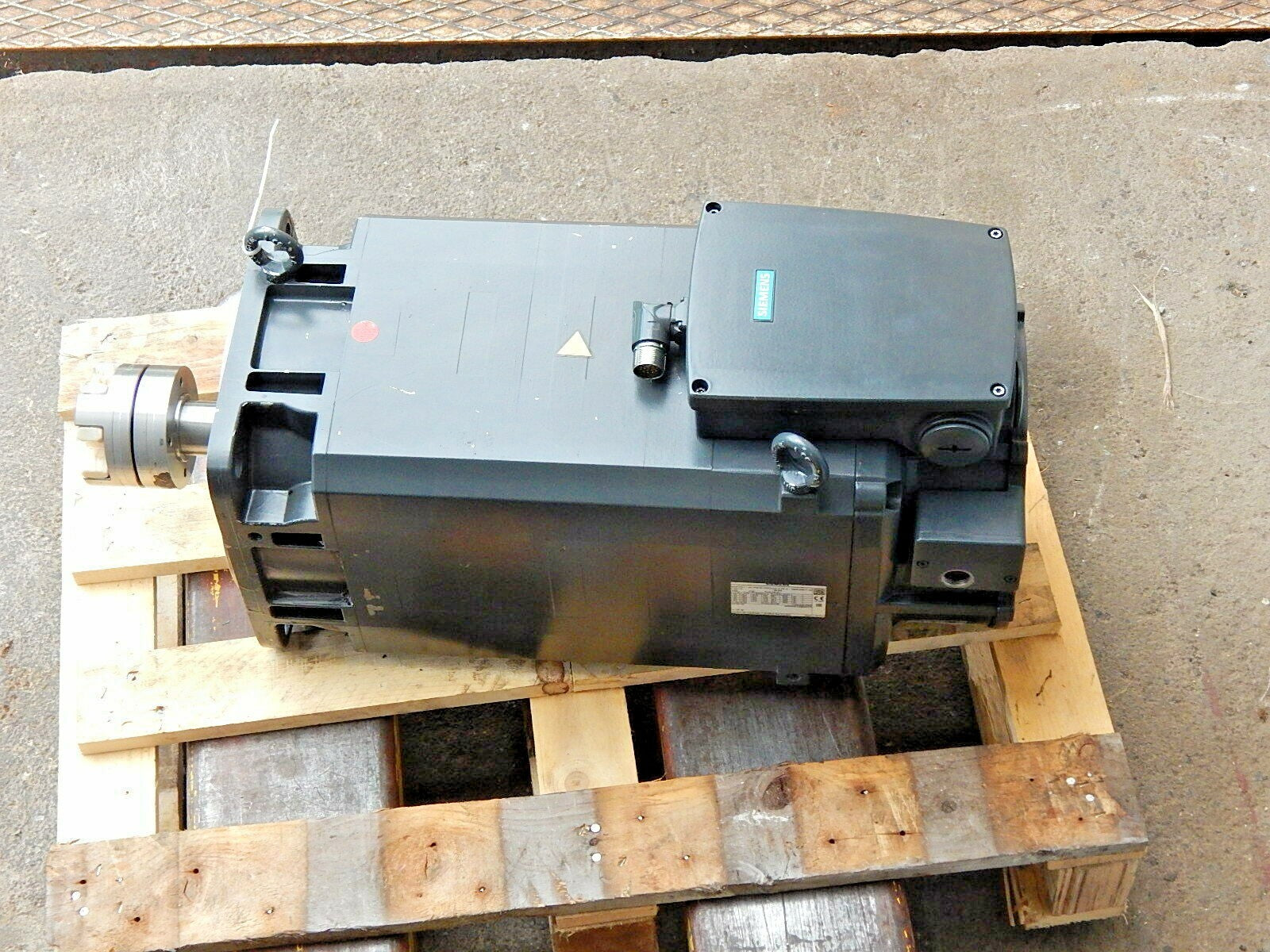  Siemens Simotics 3~ 1PH8137-1CG02-0LA1-Z  No.YF  Asynchron Motor used