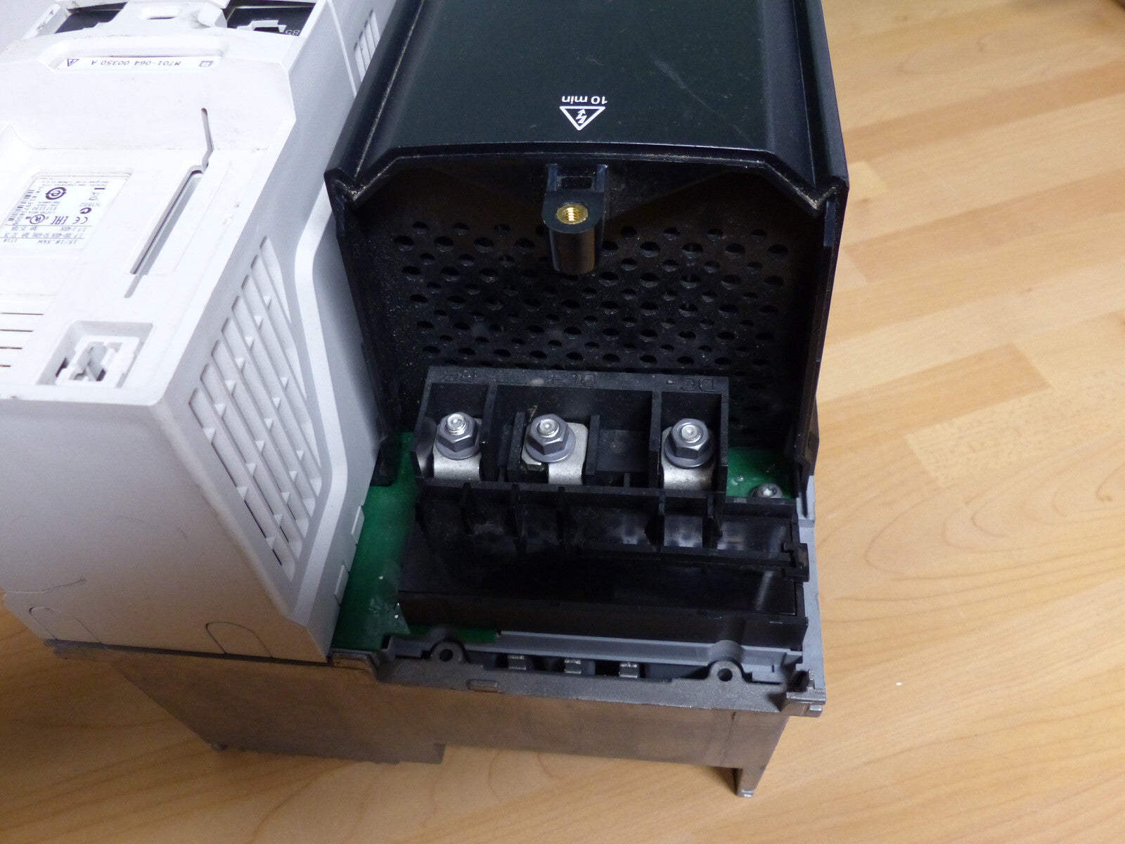 Nidec CONTROL TECHNIQUES UNIDRIVE M700-064 00350A 18.5kW  onhe deckel s.Bilder