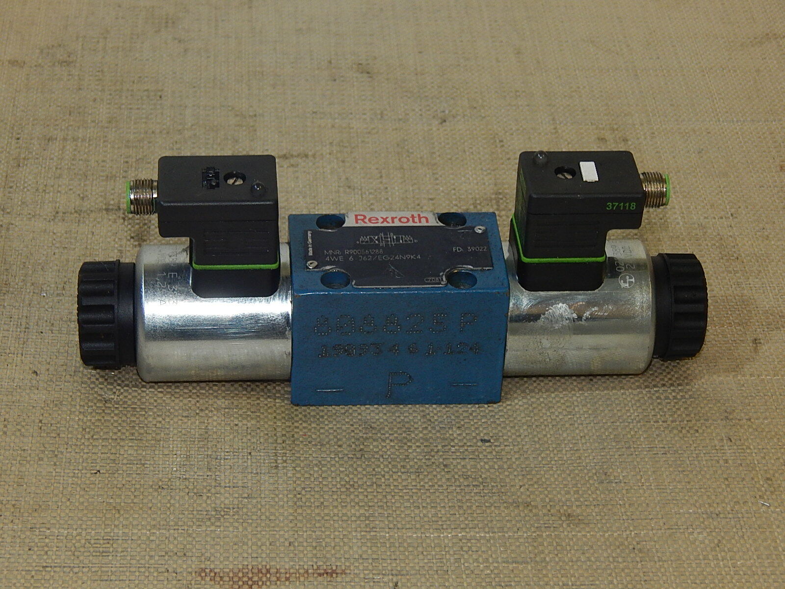  Bosch-Rexroth  Wegeventil  4WE 6 J62/EG24N9K4 / R900561288 used
