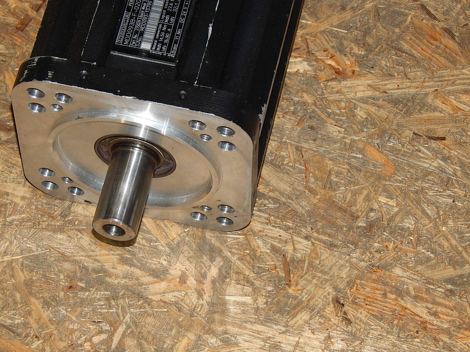  Indramat MDD093B-F-020-N2L-110GA1 Permanent Magnet Motor  used