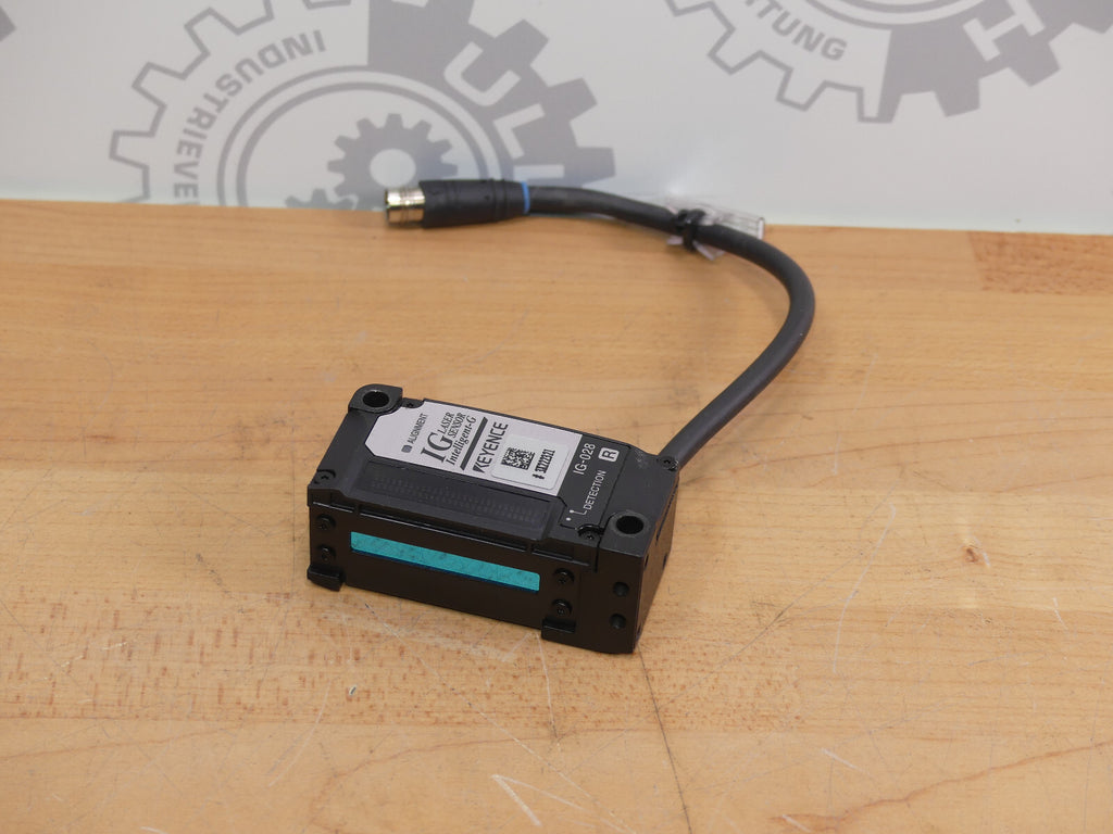 KEYENCE IG028 Laser Sensor IG-028