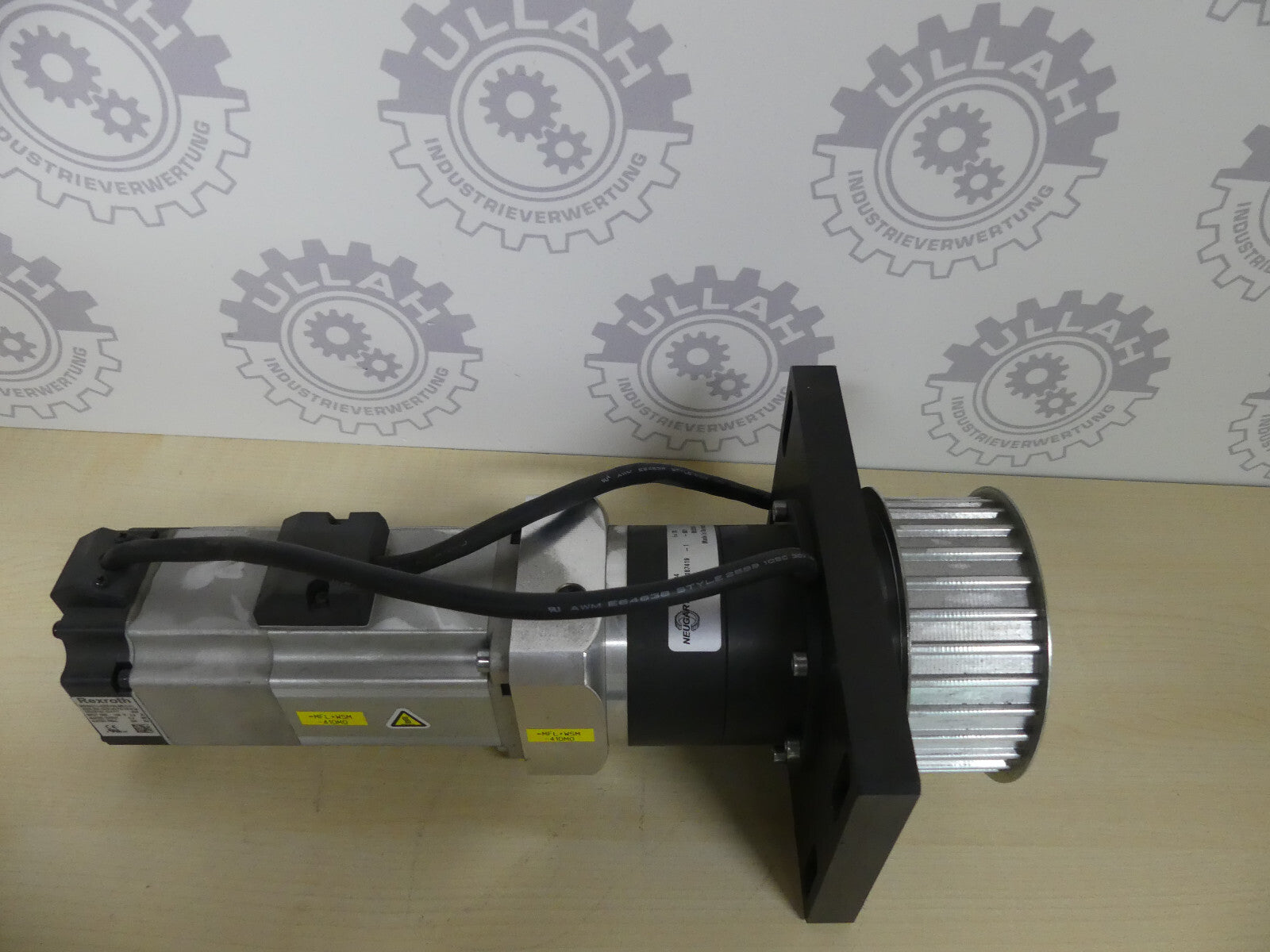 REXROTH MSM031C-0300-NN-M0-CH1-NNNN + NEUGART PSFN64 i=70