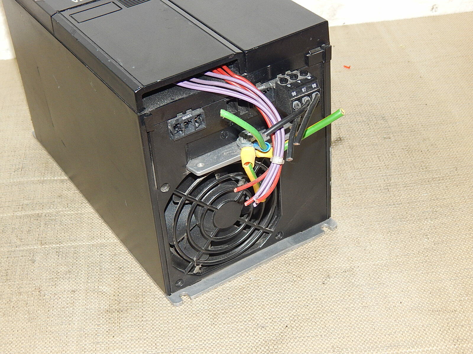 Danfoss VLT2875 VLT2875PT4B20STR1DBF00A00 195N1099 11,1kVA 400V