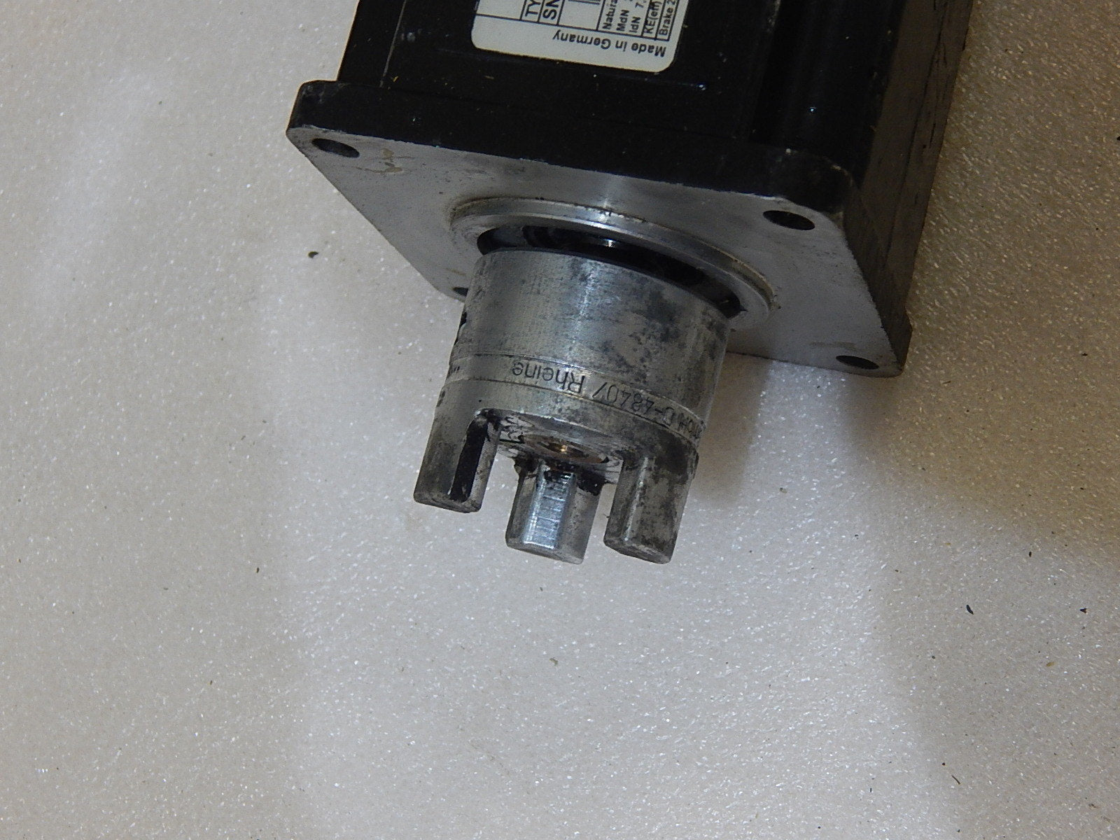 Rexroth Indramat Servomotor MKD041B-144-GG1-KN 261578  Used