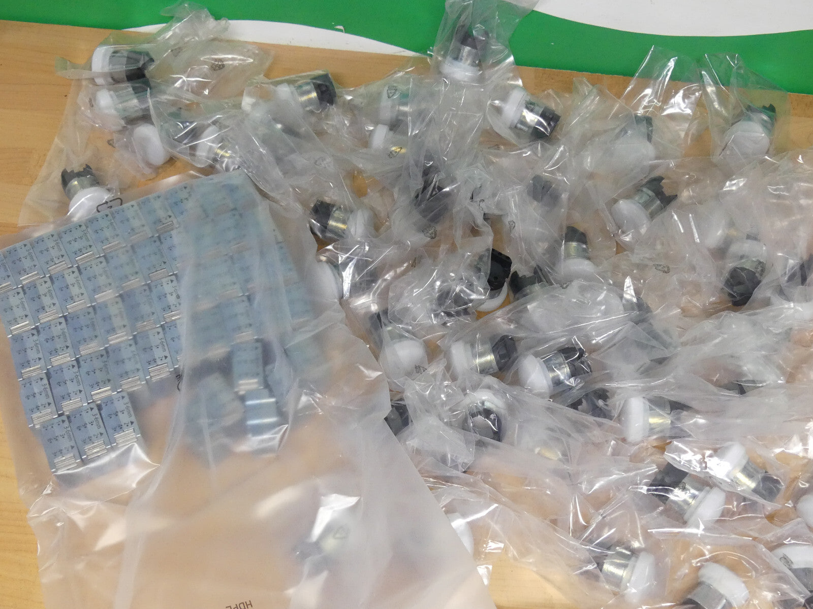 50x Siemens Leuchtmelder 3SB3 501-6BA60-Z / 3SB3501-6BA60 weiß rund Metallhalter