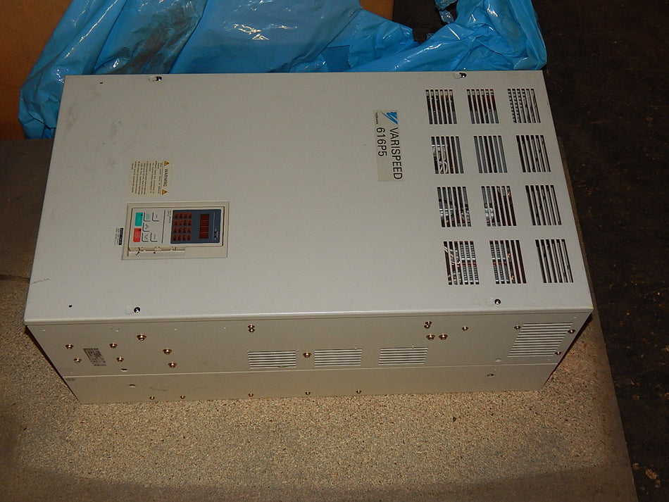  Yaskawa Frequenzumrichter CIMR-P5C4075 Varispeed  616P5  140KVA  Neuwertig 