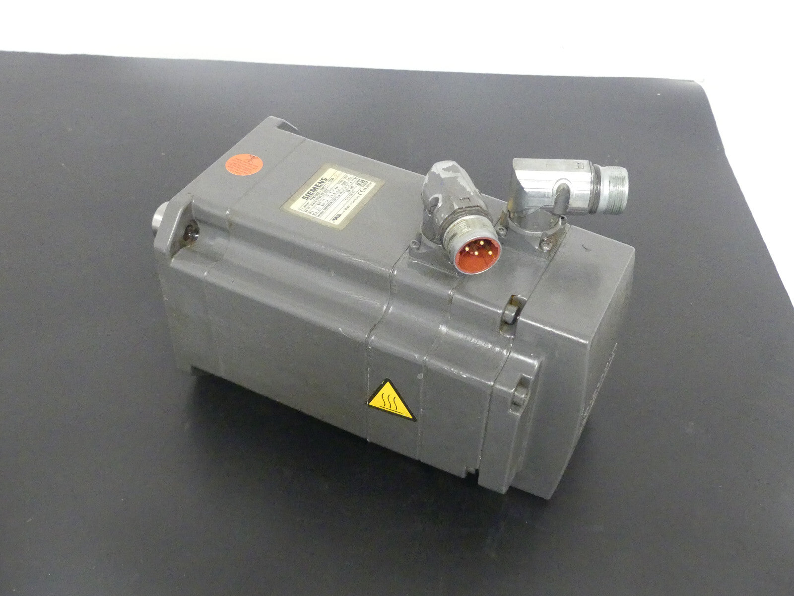 SIEMENS SERVOMOTOR 1FK7063-5AH71-1EG3   1FK70635AH711EG3