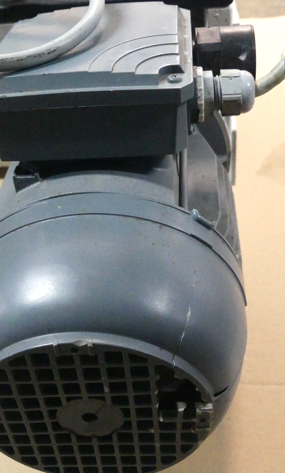 LEYBOLD VACUUM PUMP D25B + AR16-25