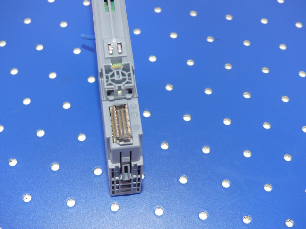 SIEMENS 6ES7 138-6AA00-0BA0 Aschluss beschädigt s.Bilder