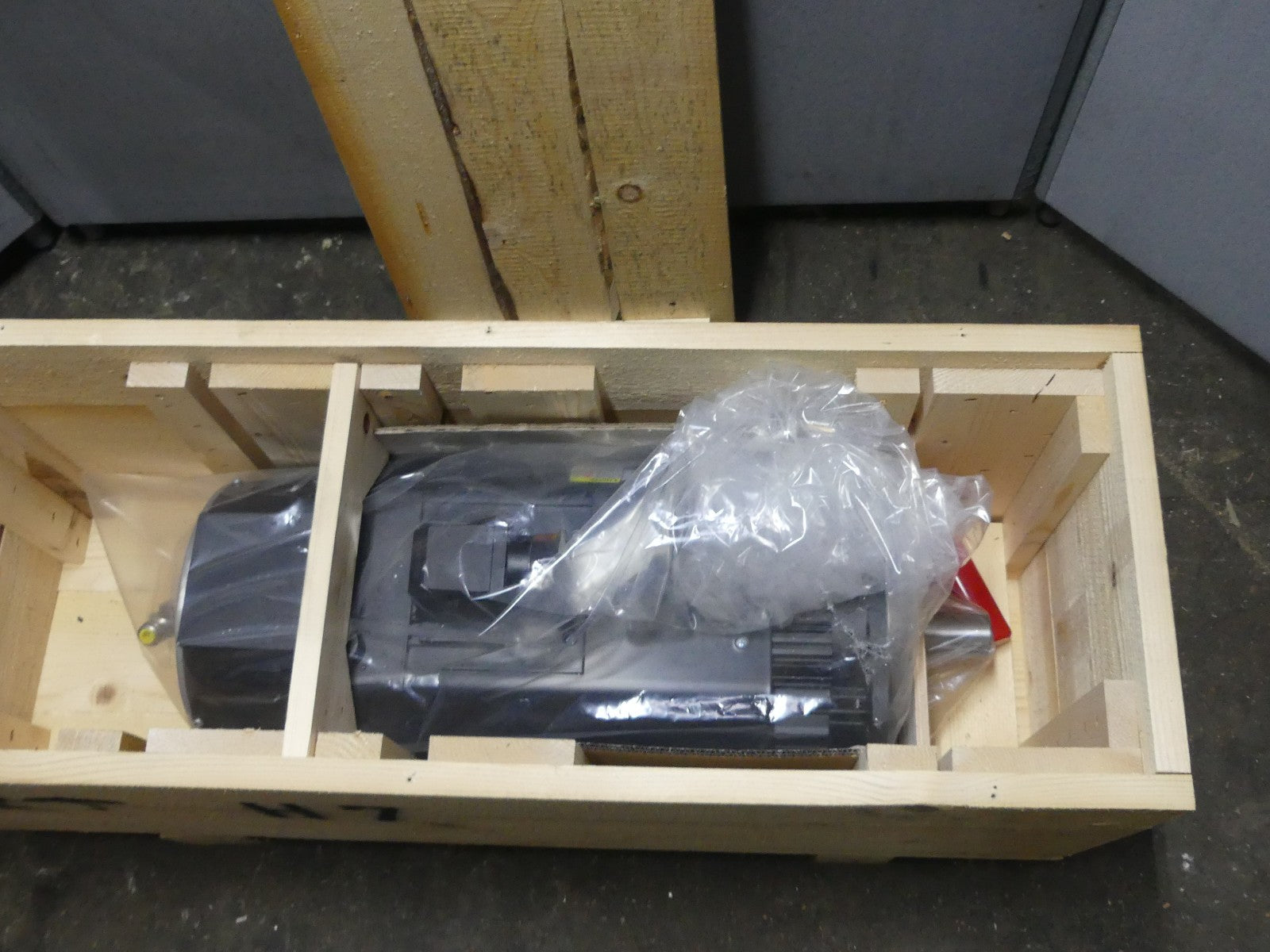 Rexroth  MAD130D-0200-SA-M2-AG0-05-A1