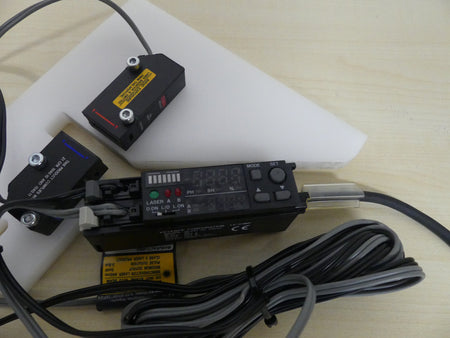 KEYENCE LV-51MP + LV-H100 + LV-H100