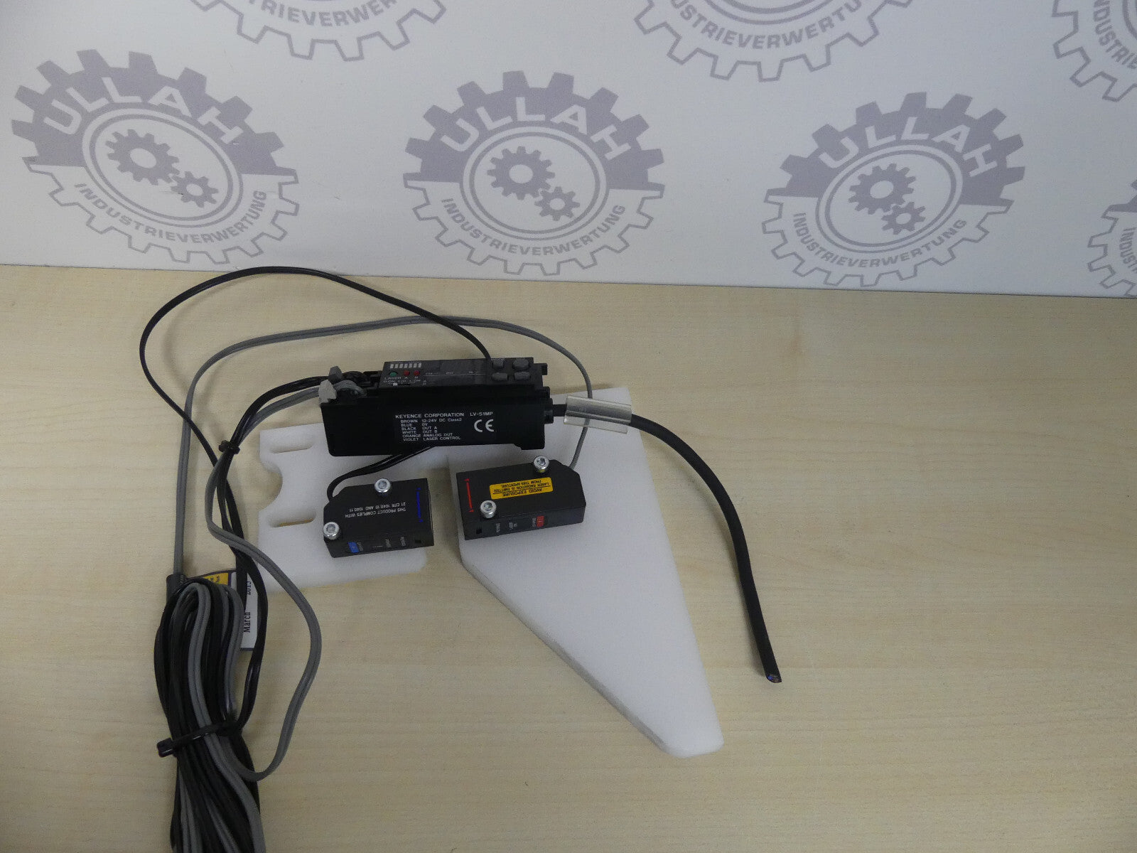 KEYENCE LV-51MP + LV-H100 + LV-H100