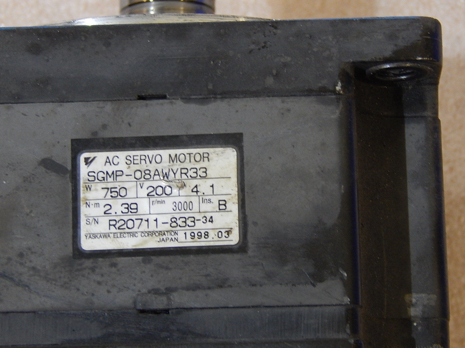 Yaskawa SGMP-08AWYR33 AC Servo Motor 200V 750W 3000RPM Used