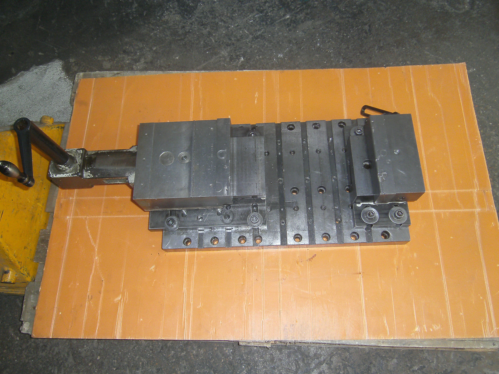 Hydraulischer Maschinenschraubstock Verstellbar Spannweite330mm.Backenbreite 200