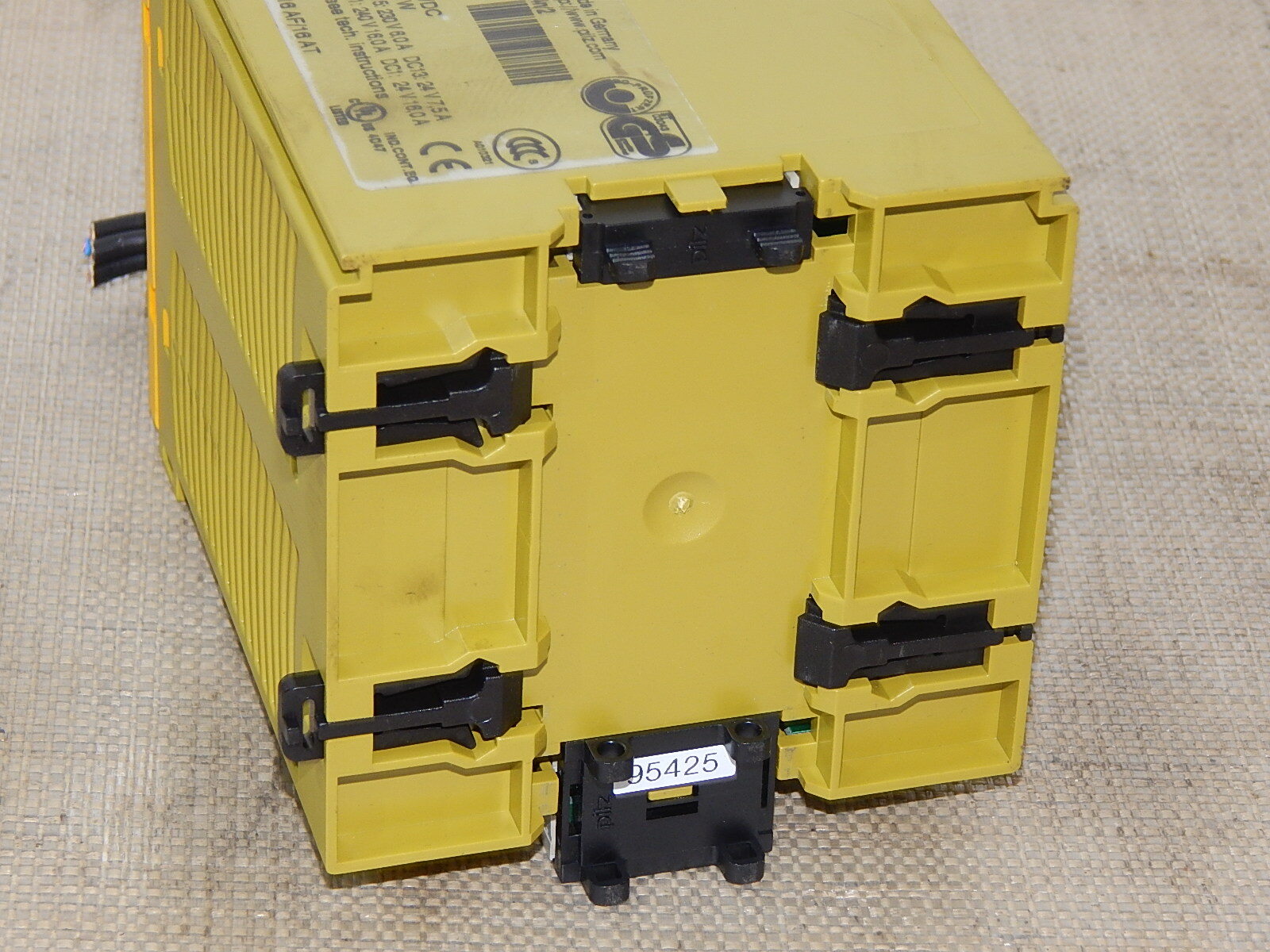 Pilz  PNOZ  po33.2p 4n/2 773631 used