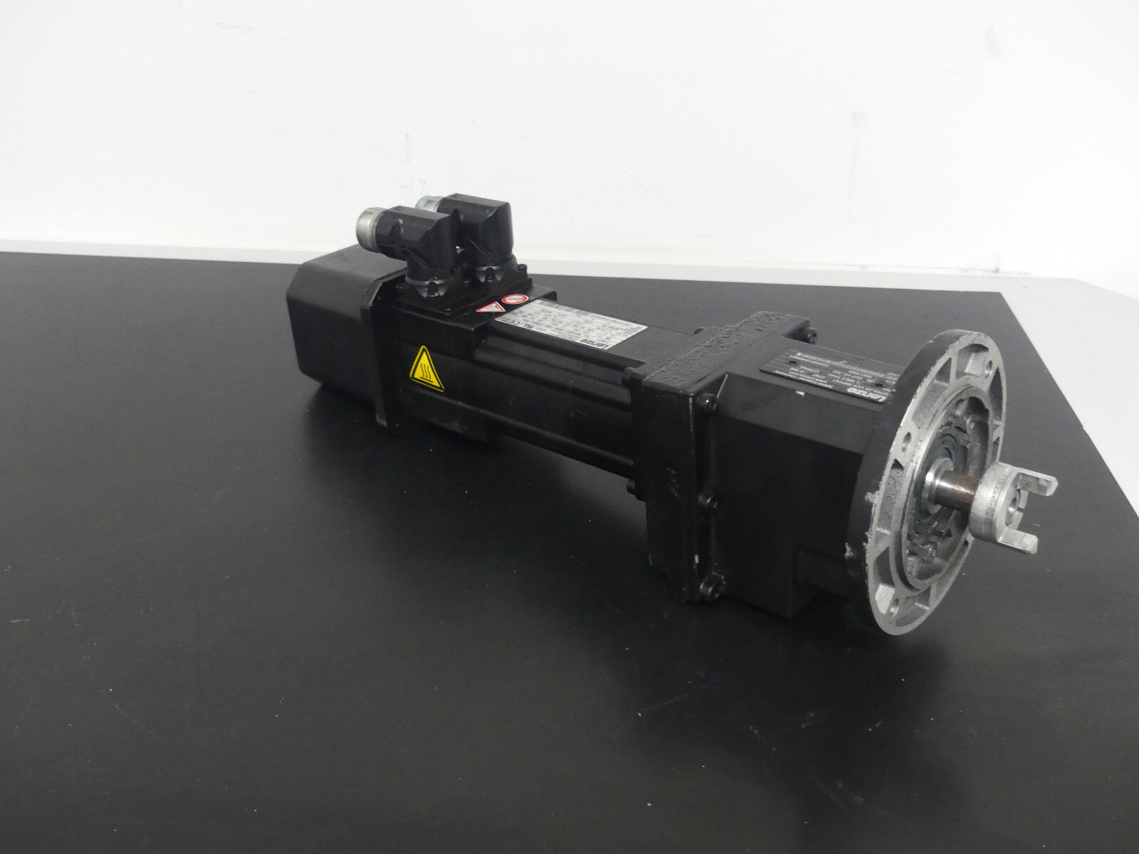 Lenze Servomotor  MCS 06F41-SRSB0-Z0B0-ST5S00N-R0SU mit Getriebe GST03-2S s.B