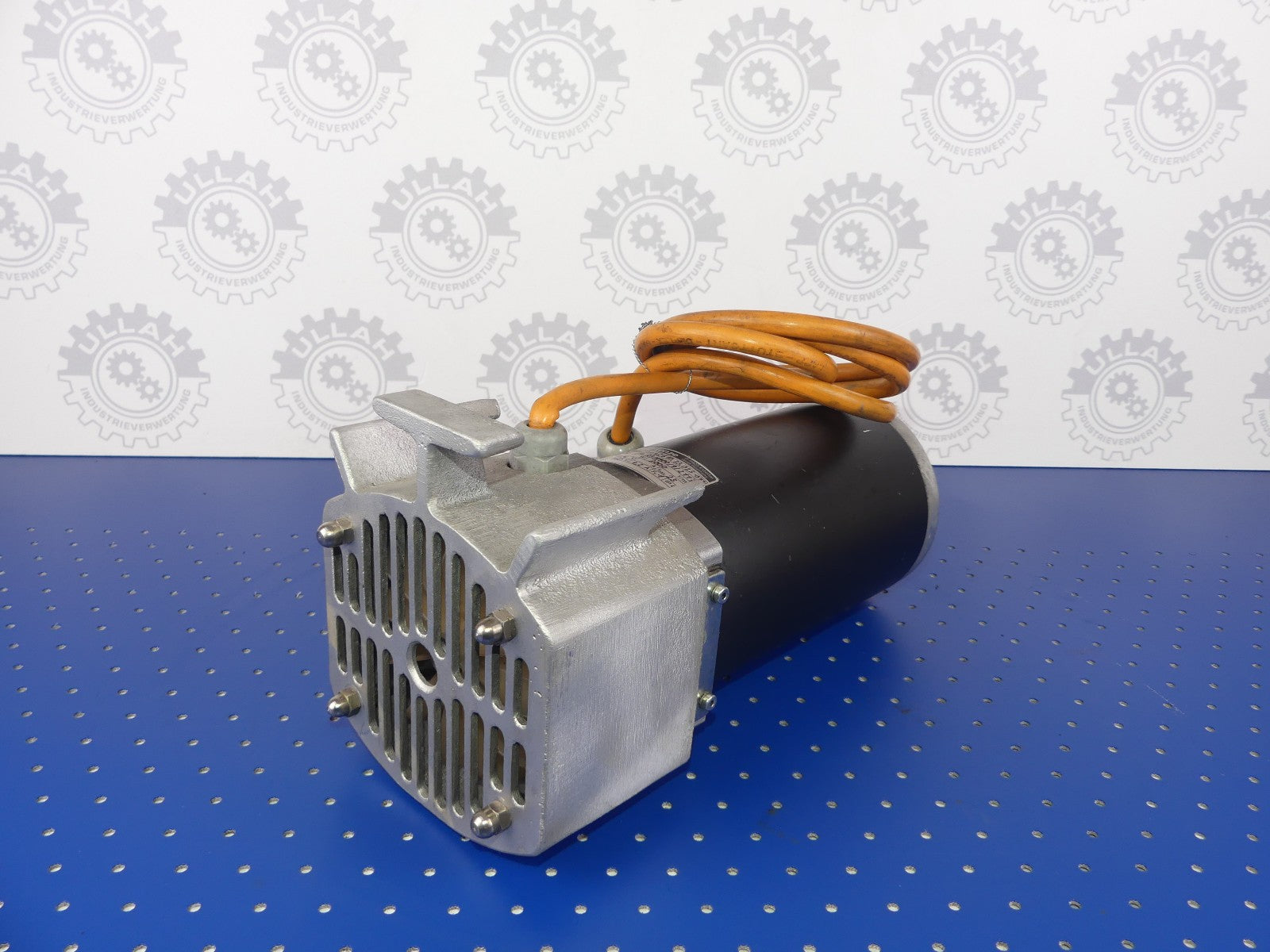 LENZE PM MOTOR 43.610.33.025.077