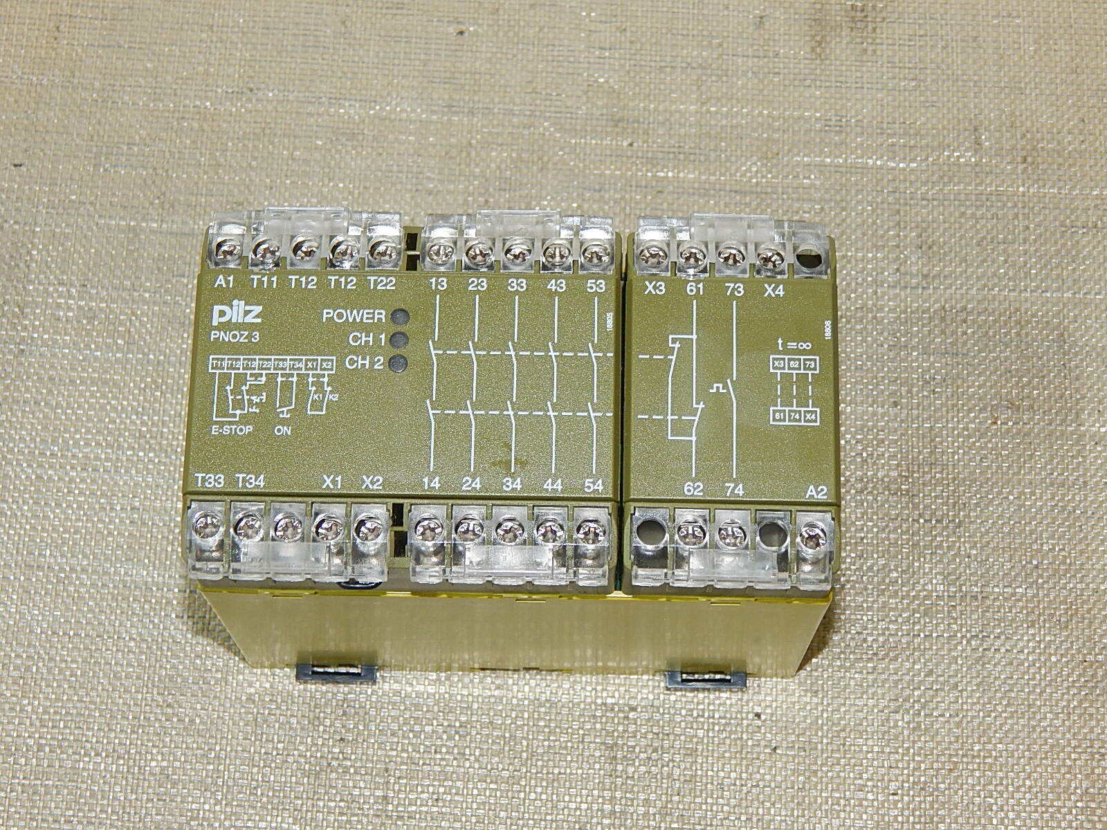 PILZ Zeitrelais PNOZ 3 24V DC 5S1O Sicherheitsschaltgerät 24 VDC 4.5W  Used