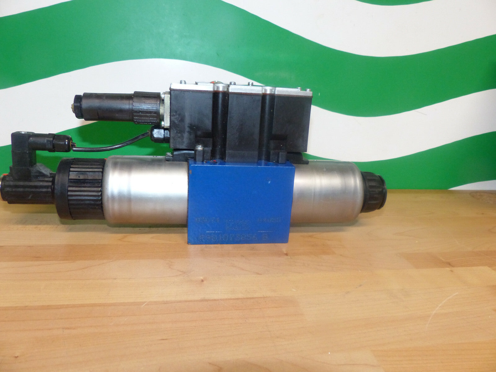REXROTH MNR: R900927233 / 4WREE 10 W75-23/G24K31/A1V s.Bilder