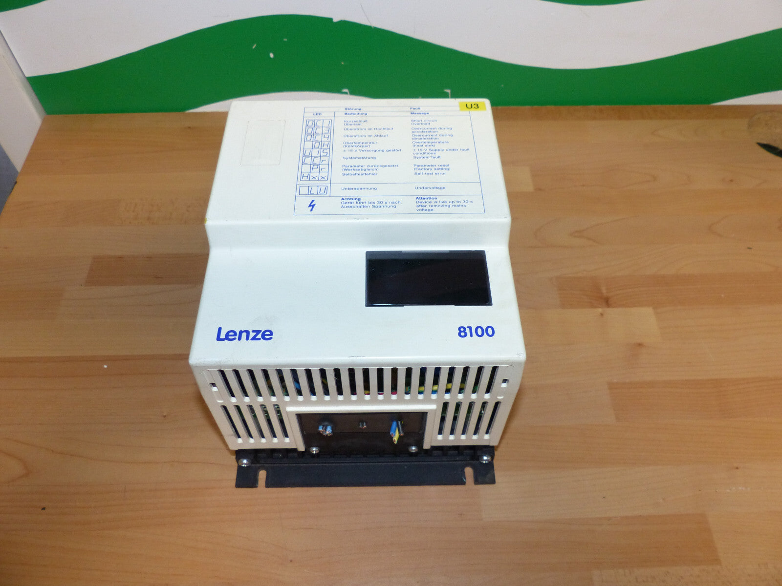 Lenze Frequenzumrichter 8100 8103_E.4K.12