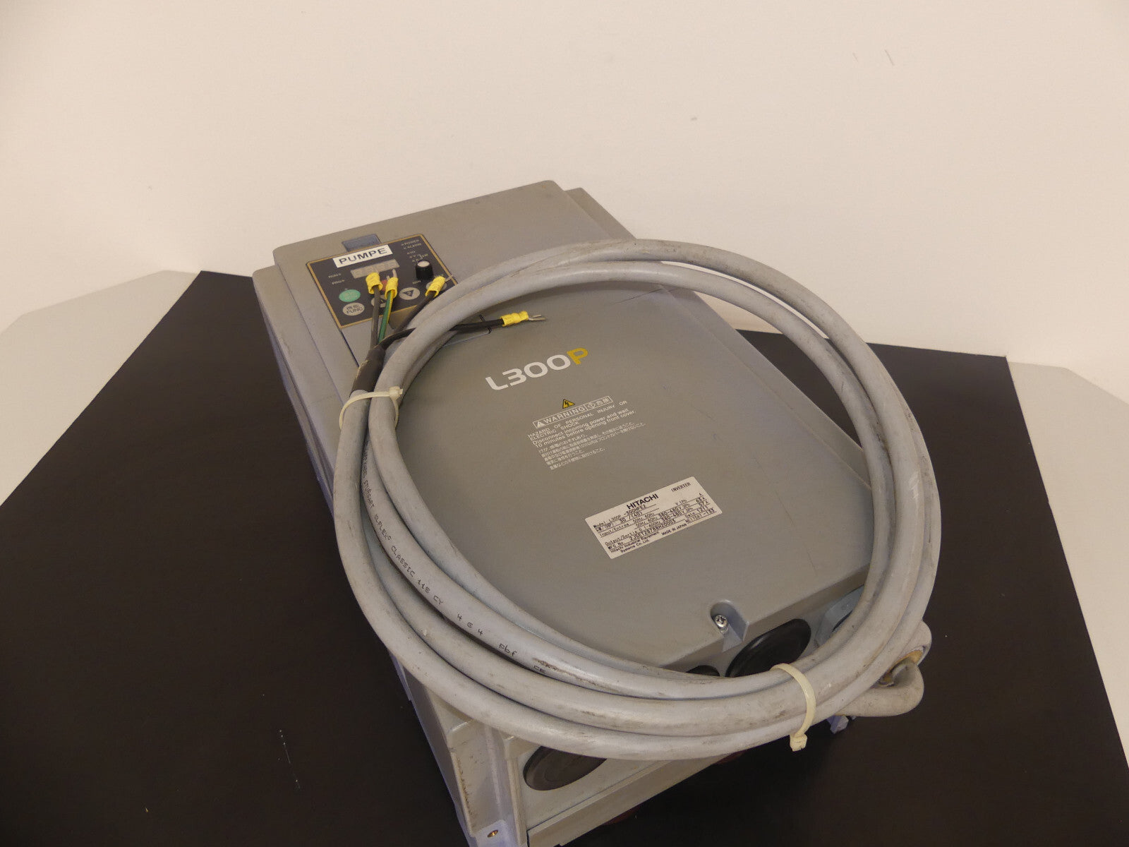 Frequenzumrichter Hitachi L300P - 300HFE2 s.Bilder