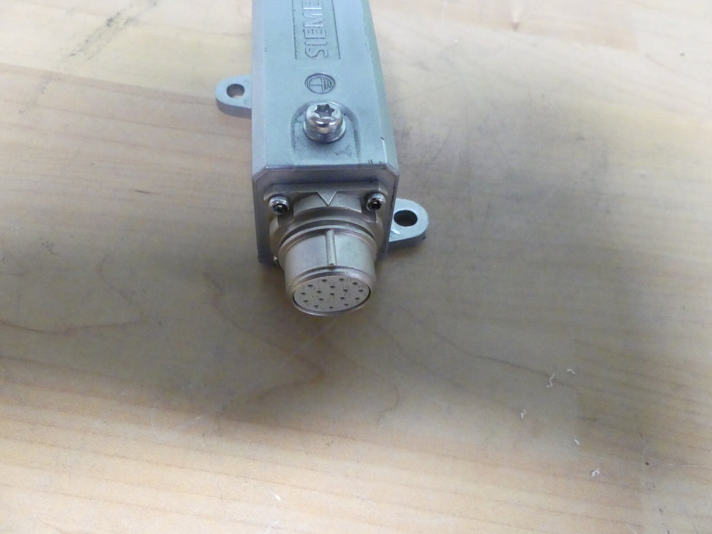 SIEMENS SINAMICS  6SL3055-0AA00-5HA3 anschluss  beschädigt s.Bilder