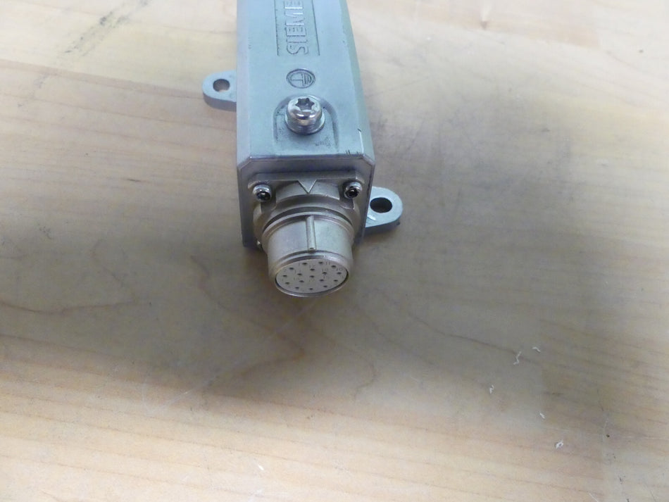 SIEMENS SINAMICS  6SL3055-0AA00-5HA3 anschluss  beschädigt s.Bilder