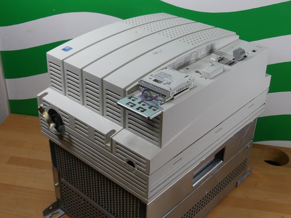 Lenze Frequenzumrichter E82EV153_4B201 + Netzfilter s.Bilder