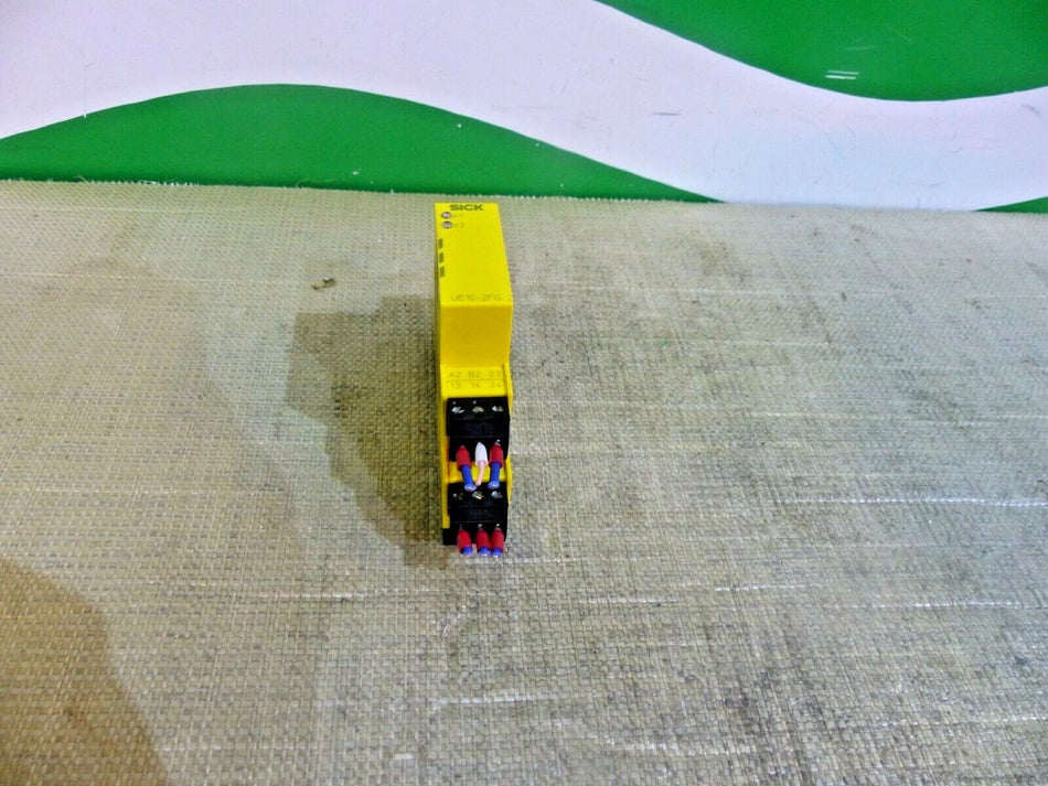 SICK Sicherheits Relais UE10-2FG3D0 -1043916 Sicherheitsschaltgerät