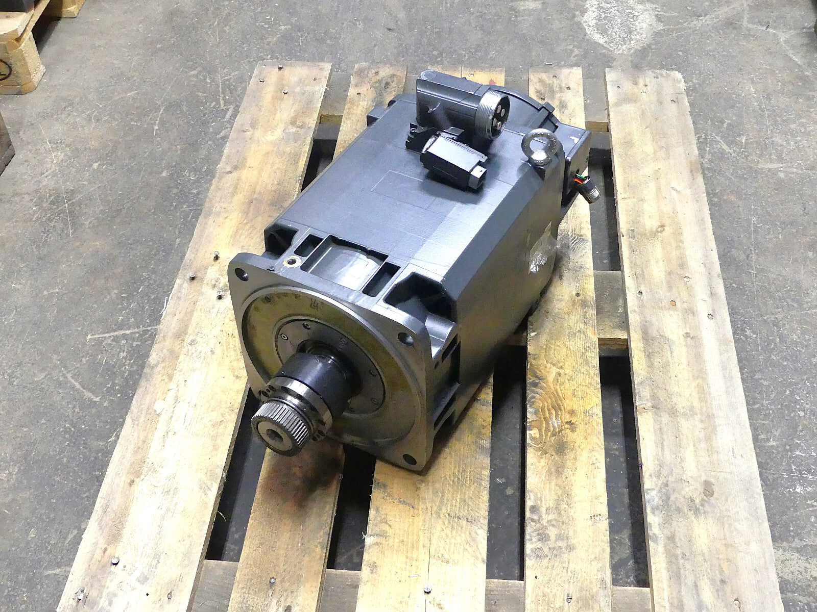 Siemens  1PH8133-1DG02-0CE1-Z ( leicht beschädigt)