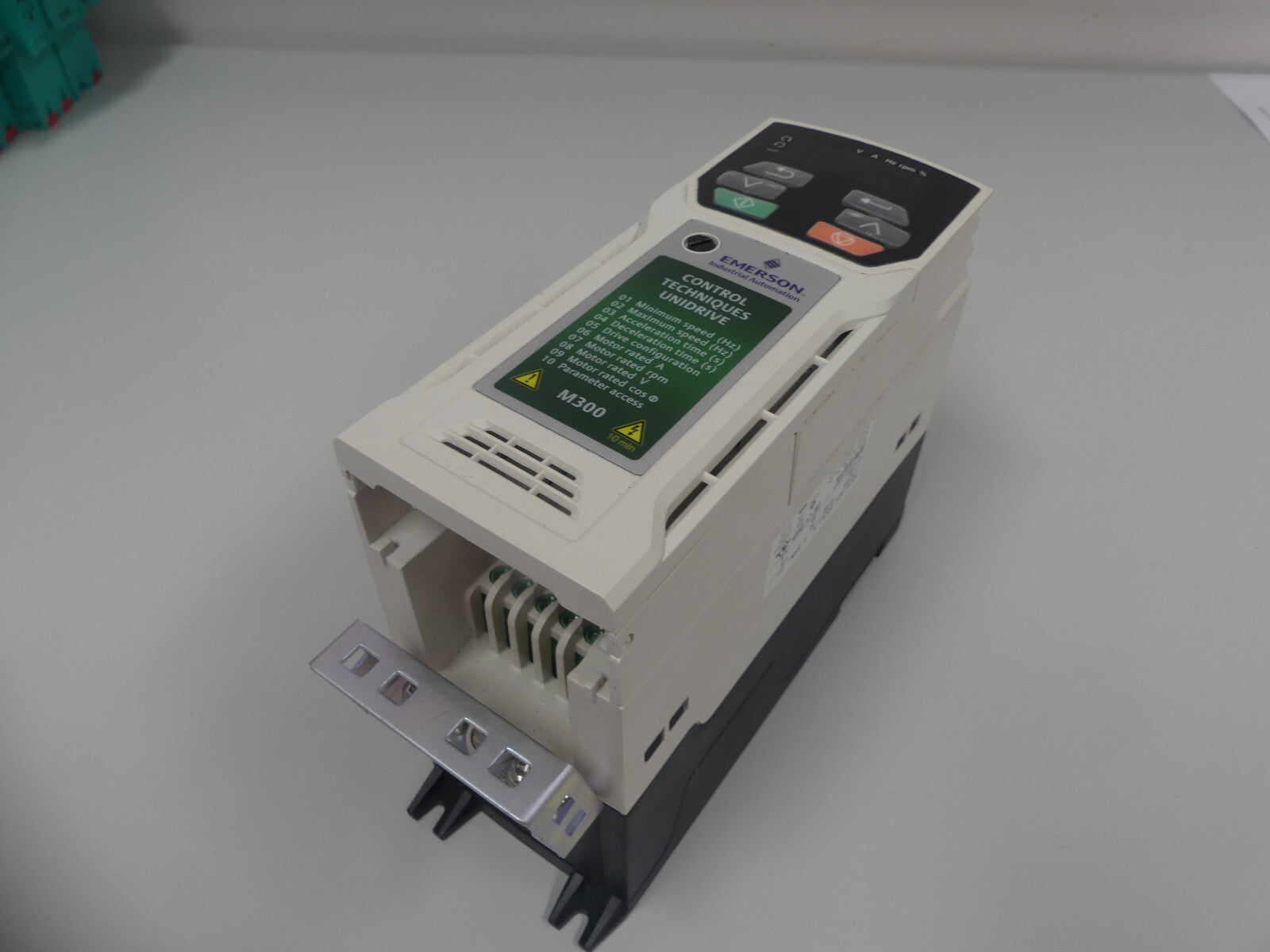 Emerson Unidrive 1,5 KW  M300-024 00042 A101 00 AB100