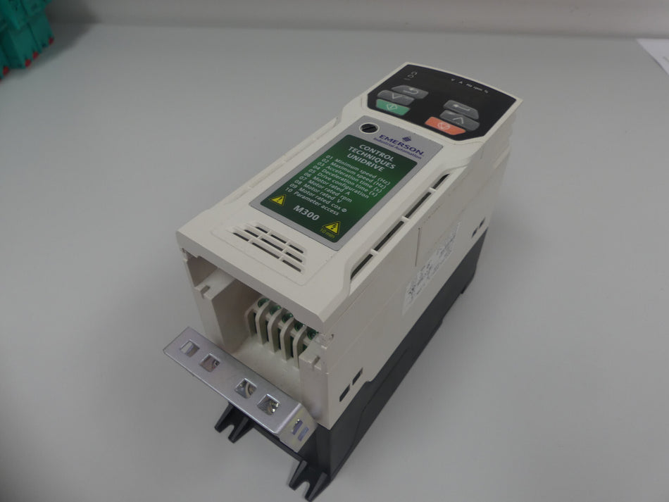 Emerson Unidrive 1,5 KW  M300-024 00042 A101 00 AB100