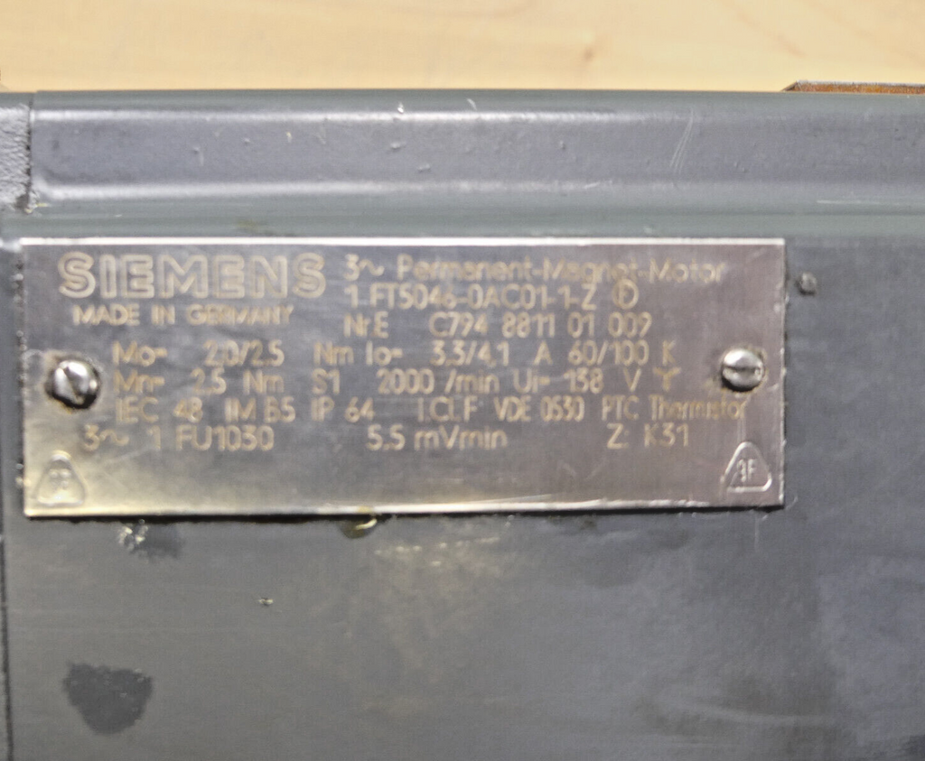 SIEMENS 1FT5046-0AC01-1-Z mit HEIDENAIN ROD 426B.011-1250