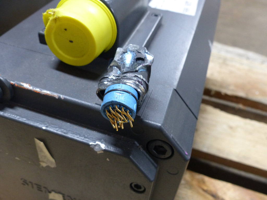 Siemens 3~Motor Typ:1FT6105-1AC71-3EG1 Leicht beschädigt s.Bilder