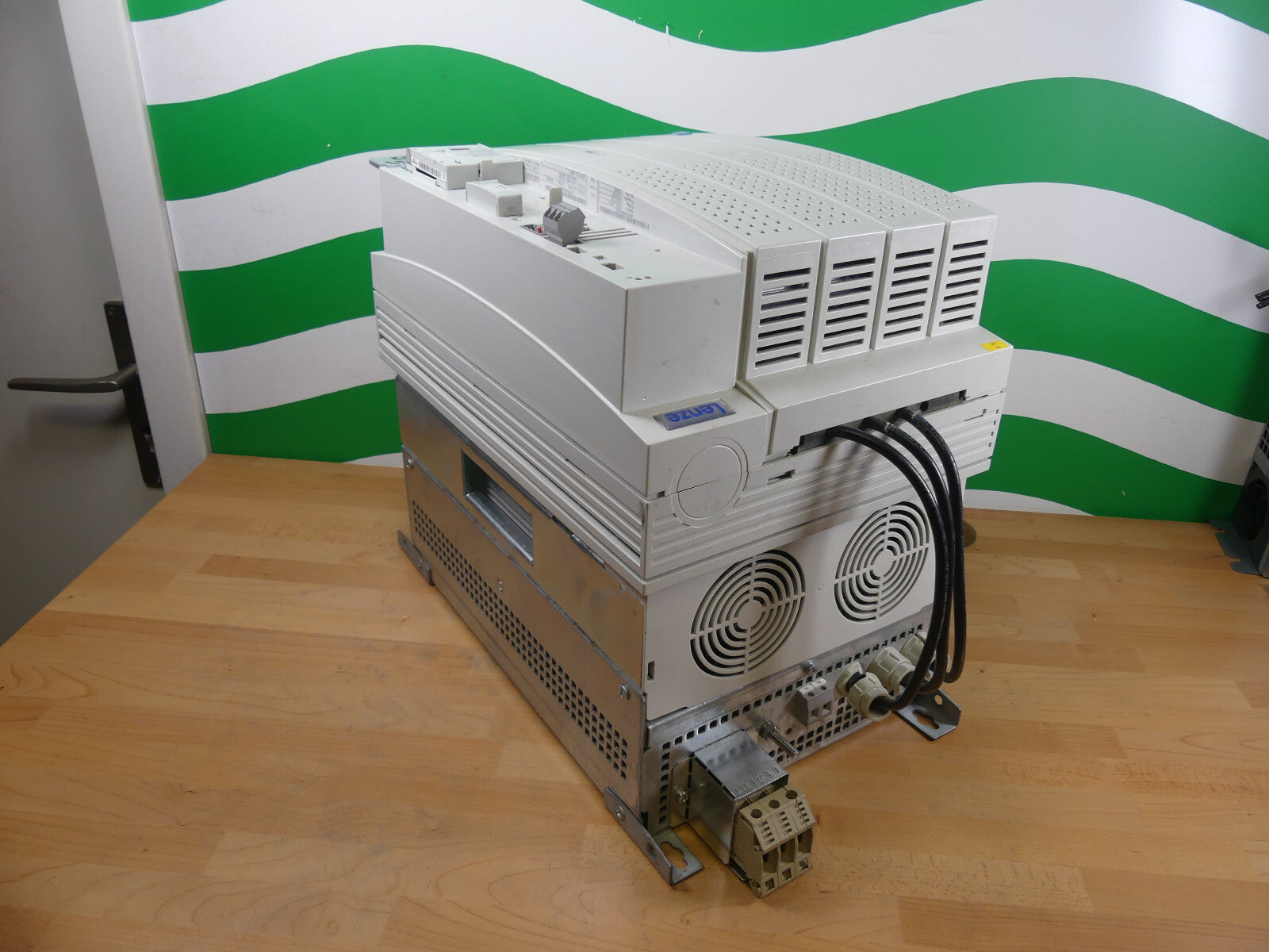 Lenze Frequenzumrichter E82EV153_4B201 + Netzfilter s.Bilder